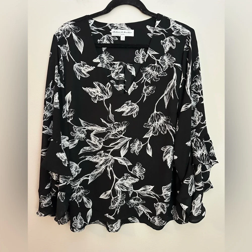 Chelsea & Theodore Black White Floral Blouse Size 1X  Like New